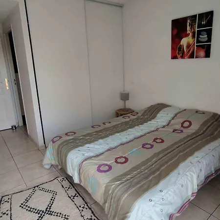 Apartment Spacious For 6 With Balcony *