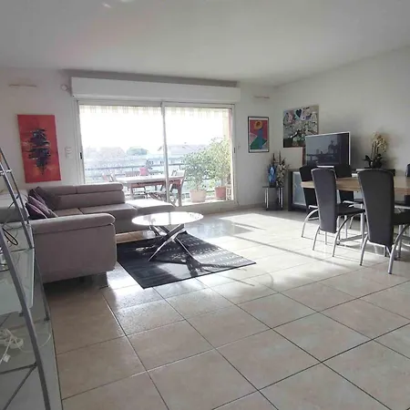 Spacious For 6 With Balcony *