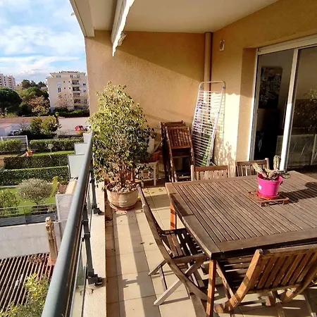 Spacious For 6 With Balcony Saint-Raphaël